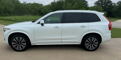 White 2020 Volvo XC90 T6 Momentum