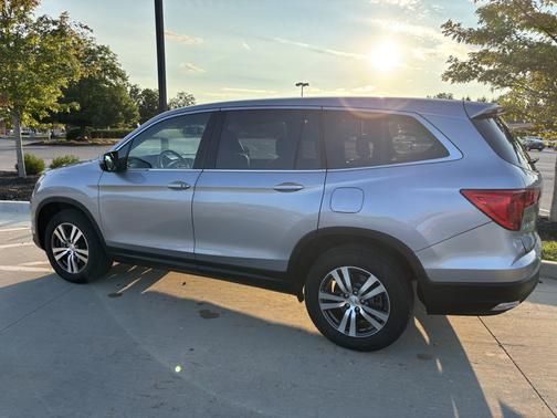 Silver 2017 Honda Pilot EX-L