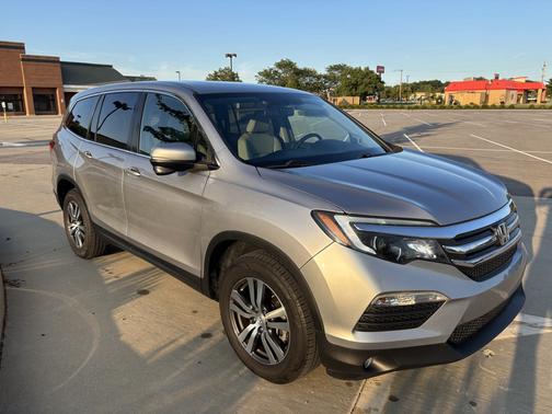 Silver 2017 Honda Pilot EX-L