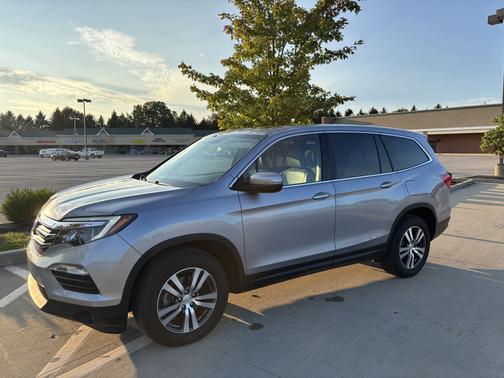 Silver 2017 Honda Pilot EX-L