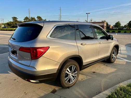 Silver 2017 Honda Pilot EX-L