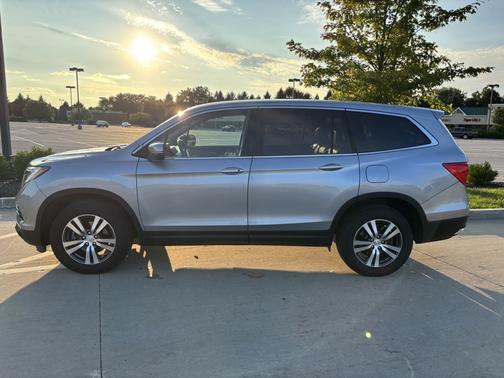 Silver 2017 Honda Pilot EX-L