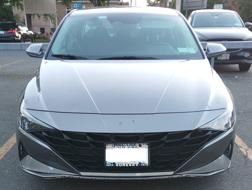 Silver 2023 Hyundai ELANTRA SE