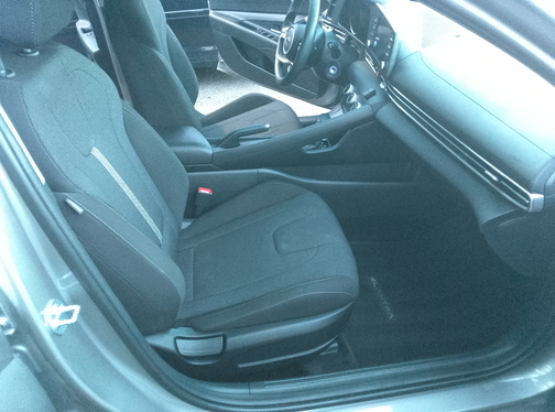 Silver 2023 Hyundai ELANTRA SE
