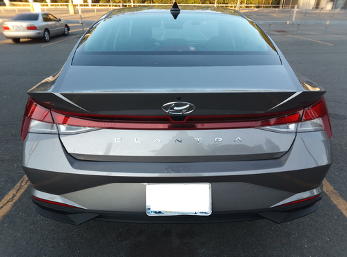 Silver 2023 Hyundai ELANTRA SE