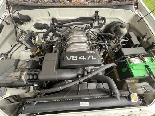 White 2002 Toyota Sequoia SR5