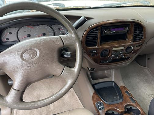 White 2002 Toyota Sequoia SR5
