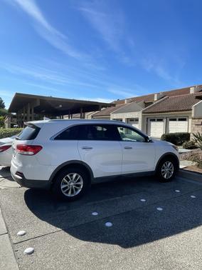 White 2016 Kia Sorento LX
