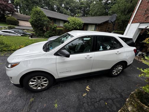 White 2018 Chevrolet Equinox LS