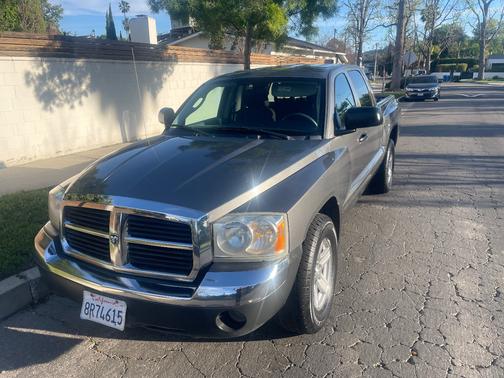 Gray 2005 Dodge Dakota SLT Quad Cab