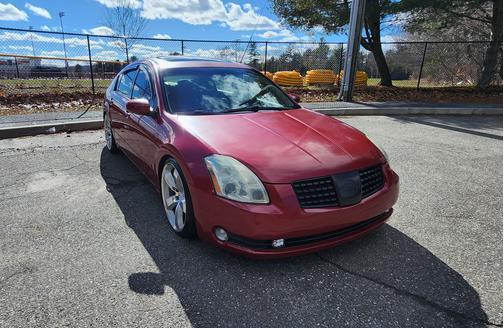 Red 2004 Nissan Maxima SE