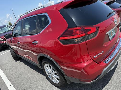 Red 2017 Nissan Rogue SV