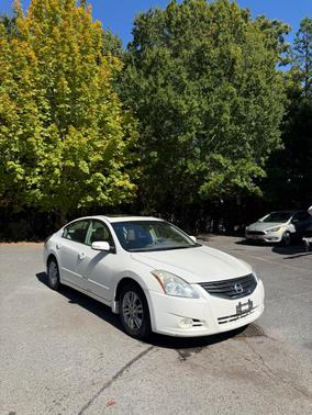 White 2010 Nissan Altima 2.5 S