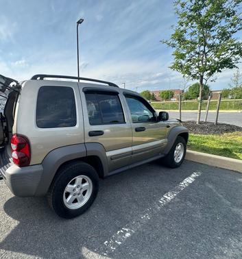 Gold 2006 Jeep Liberty Sport