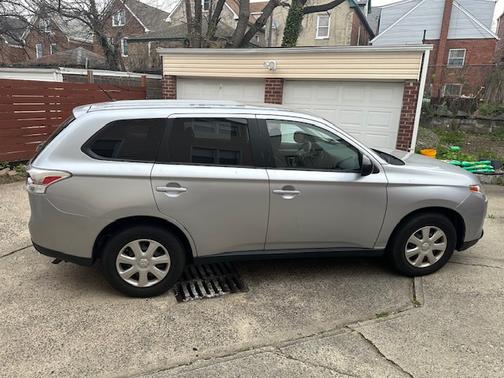 2014 Mitsubishi Outlander ES