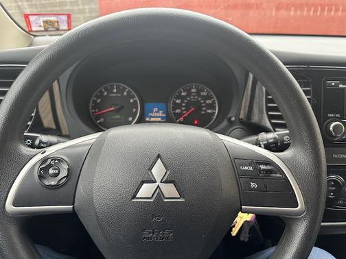 2014 Mitsubishi Outlander ES