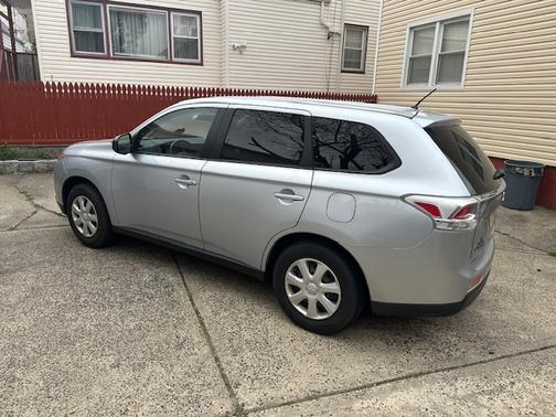 2014 Mitsubishi Outlander ES