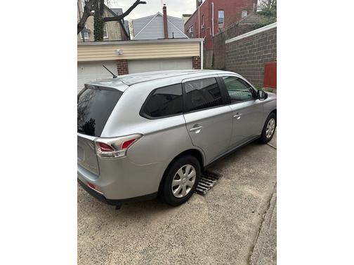 2014 Mitsubishi Outlander ES