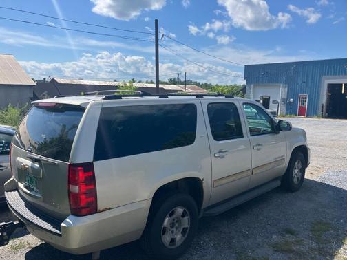 Gold 2013 Chevrolet Suburban 1500 LT