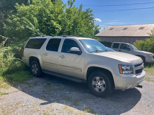 Gold 2013 Chevrolet Suburban 1500 LT