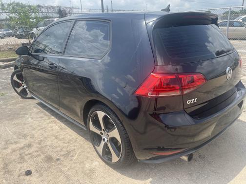 2015 Volkswagen Golf GTI 2.0T S 2-Door