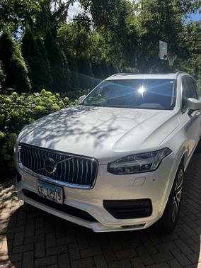 2021 Volvo XC90 T5 Momentum