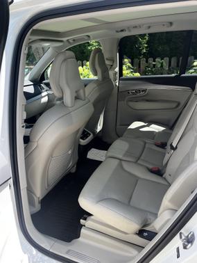 2021 Volvo XC90 T5 Momentum