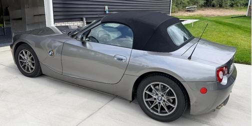 Gray 2005 BMW Z4 2.5i Roadster