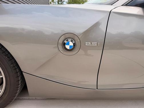 Gray 2005 BMW Z4 2.5i Roadster