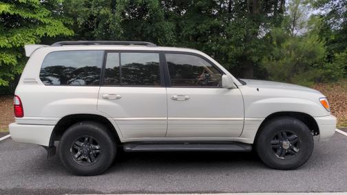 2001 Lexus LX 470 Base