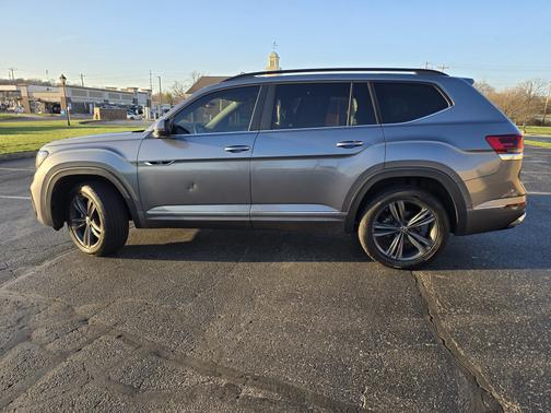2021 Volkswagen Atlas 3.6L SE w/Technology R-Line