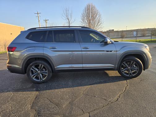 2021 Volkswagen Atlas 3.6L SE w/Technology R-Line