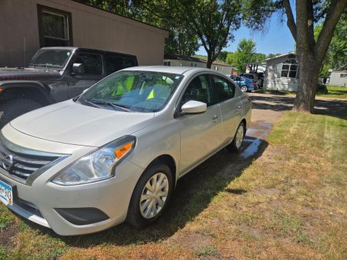 Gray 2017 Nissan Versa 1.6 SV