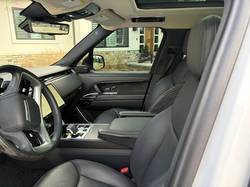 White 2023 Land Rover Range Rover P400 SE SWB