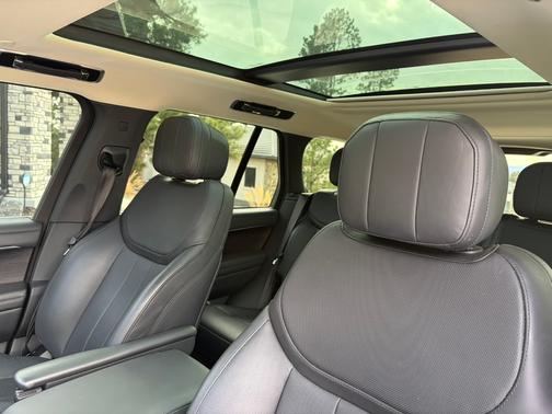 White 2023 Land Rover Range Rover P400 SE SWB