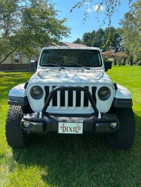 White 2018 Jeep Wrangler Unlimited Sahara