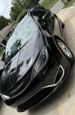Black 2017 Chrysler Pacifica Touring-L
