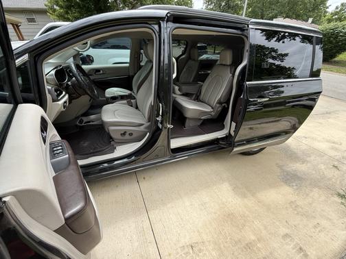 Black 2017 Chrysler Pacifica Touring-L