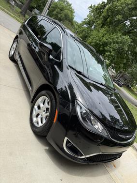 Black 2017 Chrysler Pacifica Touring-L
