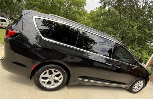 Black 2017 Chrysler Pacifica Touring-L