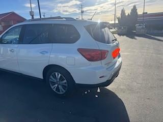 2017 Nissan Pathfinder SL