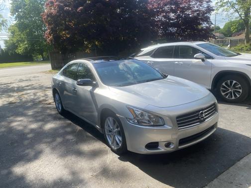 Silver 2011 Nissan Maxima SV