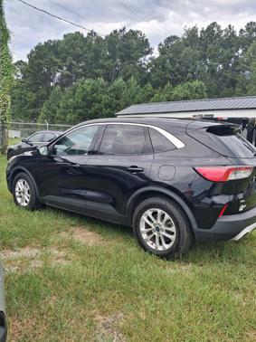 Black 2021 Ford Escape SE