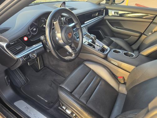2019 Porsche Panamera 4 E-Hybrid