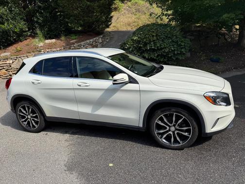 White 2015 Mercedes-Benz GLA-Class GLA 250 4MATIC