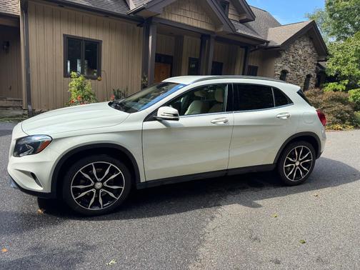 White 2015 Mercedes-Benz GLA-Class GLA 250 4MATIC