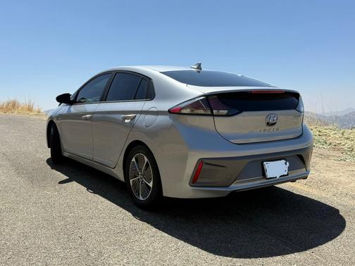 Silver 2020 Hyundai IONIQ Plug-In Hybrid SE