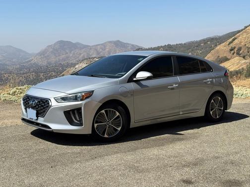 Silver 2020 Hyundai IONIQ Plug-In Hybrid SE
