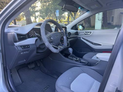 Silver 2020 Hyundai IONIQ Plug-In Hybrid SE