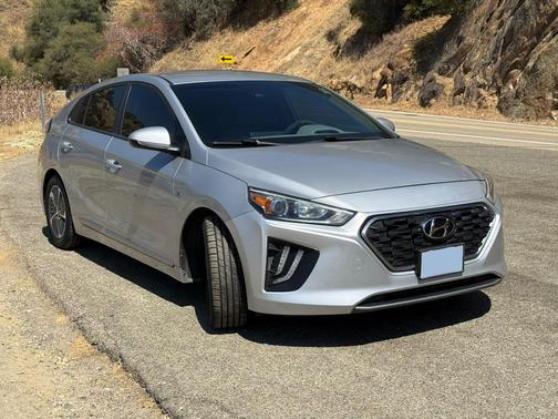 Silver 2020 Hyundai IONIQ Plug-In Hybrid SE